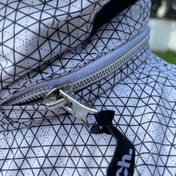 Bench Women’s Size Medium White and Black Jacket - Picture 4 of 7